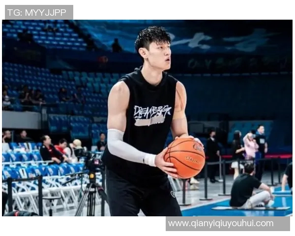 曾凡博亮相澳门布鲁克林篮网全队正式抵达开启新征程