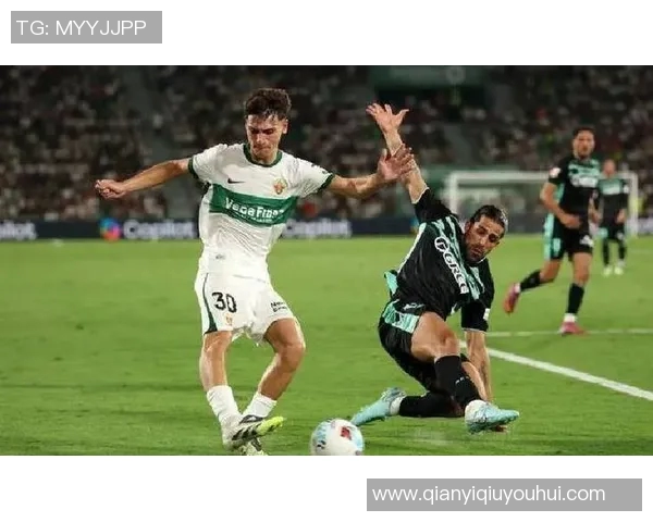 尤文图斯关注埃尔切中场门多萨面临曼城皇马激烈竞争